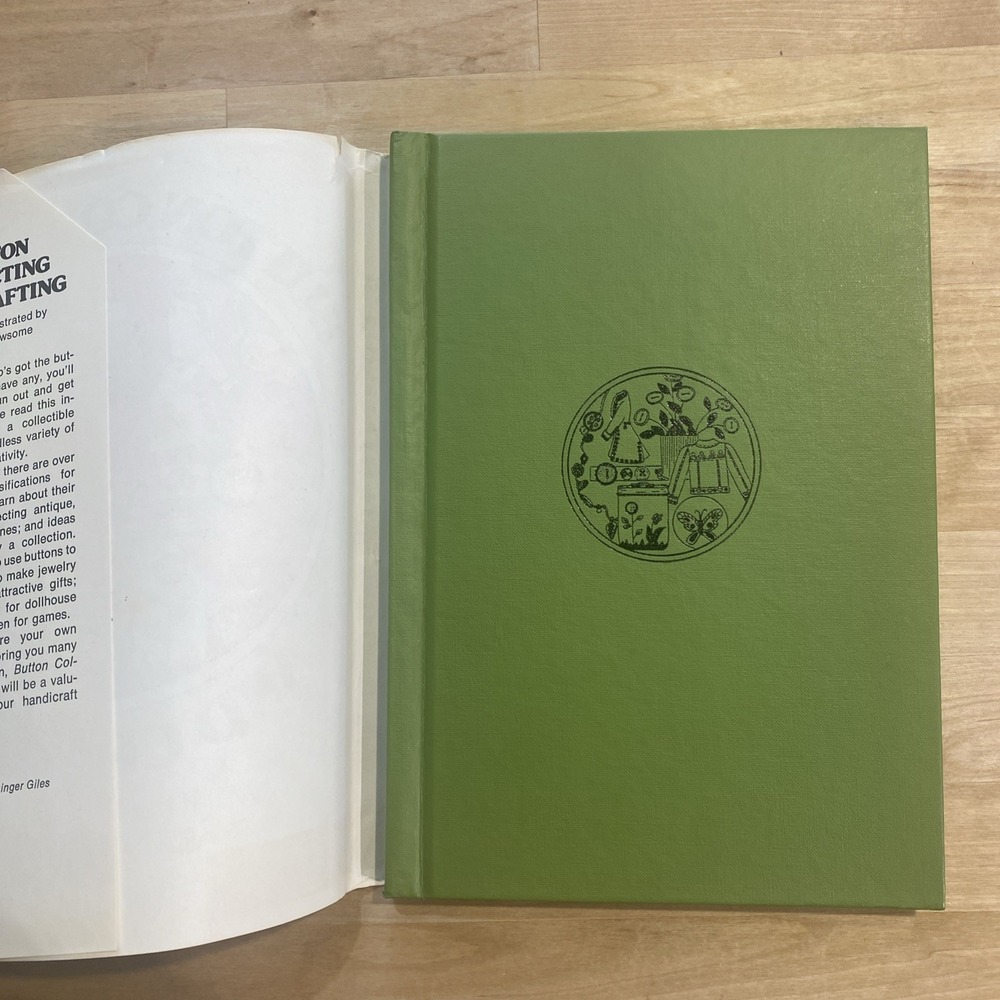Button Collecting and Crafting Written, Illustrated by Arden J Newsome - HC 1976 - Picture 4 of 16